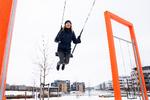 
    Jane Ibsen Piper og hendes mand lægger over halvdelen af deres løn til side i stedet for at forbruge det hele. Familien går meget op i genbrug, minimalisme og at undgå madspild.
   Foto: Finn Frandsen/POLFOTO