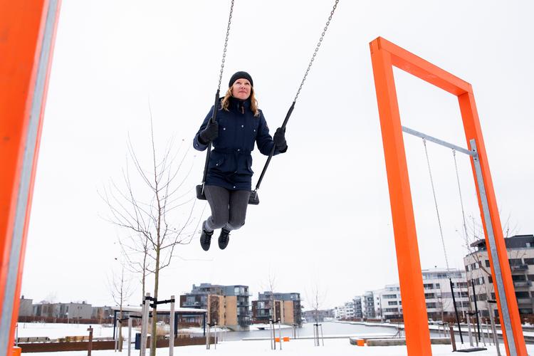
    Jane Ibsen Piper og hendes mand lægger over halvdelen af deres løn til side i stedet for at forbruge det hele. Familien går meget op i genbrug, minimalisme og at undgå madspild.
   Foto: Finn Frandsen/POLFOTO