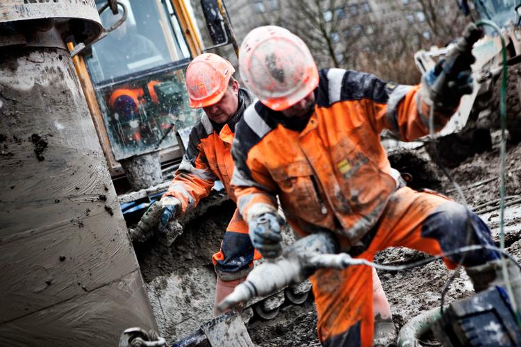 Regeringen vil sammen med Dansk Folkeparti og Socialdemokratiet se på muligheden for, at nedslidte personer på arbejdsmarkedet kan gå tidligere på pension. Foto: Lars Just/POLFOTO