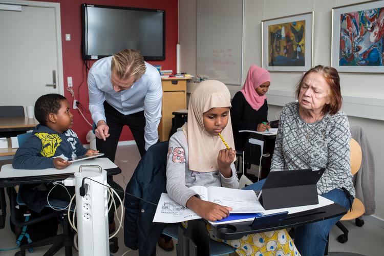 Rektor på Nyborg Gymnasium har ladet to somaliske piger fortsætte med at modtage undervisning i 10. klasse og tilbudt de mindre søskende et lokale på skolen, hvor de kan modtage undervisning fra frivillige. 
   Foto: Louise Herrche Serup/POLFOTO