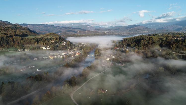 Under tågen dukker et smukt landskab med floden Sava op. Foto: Radovljica Turistbureau