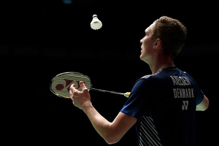 
Viktor Axelsen har den i særklasse største kontrakt med Yonex, så der bekymrer hans manager og far, hvis det står til troende, at der er manipuleret med udstyrsfirmaets kommunikation. Foto: Sadiq Asyraf/Ritzau Scanpix