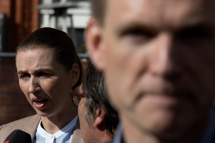 Mette Frederiksen og Kristian Thulesen Dahl stod sammen om at stoppe regeringens forslag om højere pensionsalder. Nu har Mette Frederiksen med forslag om tidlig tilbagetrækning fået sat en central dagsorden for det kommende folketingsvalg.  Foto: Finn Frandsen/POLFOTO