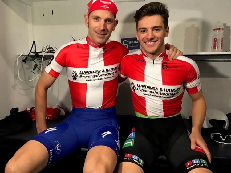 Michael Mørkøv (.tv.) er klar til att indvie sin 18-årige makker Oliver Wulff Frederiksen i seksdagesløbenes mysterier. Foto: CyclingWorld.dk 