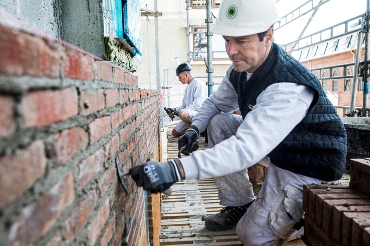 Hos murersjakket på byggepladsen i Valby er det svært at se, hvordan man som 70-årig skal kunne  passe jobbet.
   Foto: Stine Bidstrup/POLFOTO