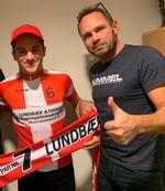 Oliver Wulff Frederiksen sammen med sportschef Jimmi Madsen, da det 18-årige stortalent præsenteredes som den ene halvdel af par nr. 7. 