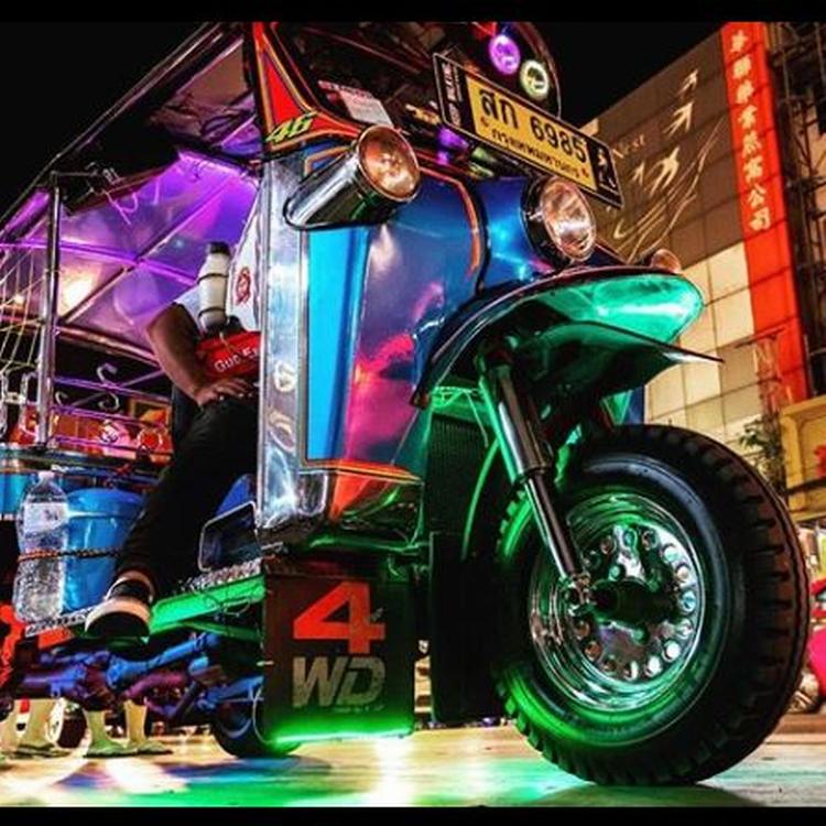Tuktuk og bling-bling i Bangkok . Foto: @madsguldagerphotography