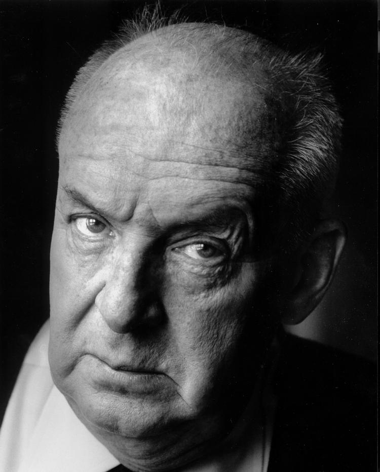 Vladimir Nabokov skriver vidunderlig prosa, som man glædeligt overgiver sig til og griner med på. Det varer bare ikke evigt. Foto: Tappe Horst