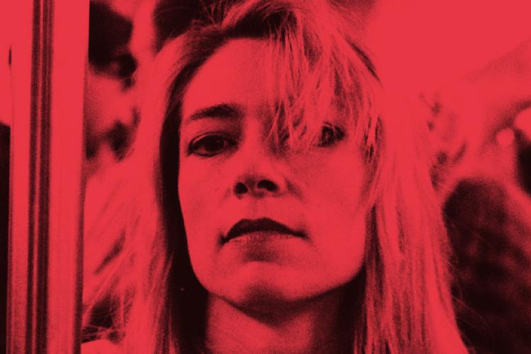 Kim Gordon her på forsiden af sin selvbiografi 'Girl in a Band', der udkom på dansk på forlaget Klim i 2016 Foto: Bogforside/forlaget Klim