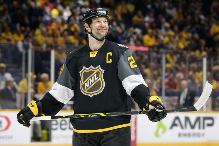 Trods sine begrænsede evner på isen blev John Scott ikke alene valgt til NHL's All Star-kamp. Han blev også valgt til den bedste spiller i kampen. Foto: Mark Humphrey/Ritzau Scanpix