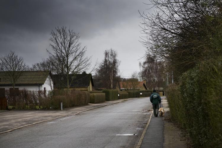 Hans Davidsen-Nielsen ærgrer sig over, at levende betjening er blevet til en luksusvare. 
   Foto: Gregers Tycho/POLFOTO