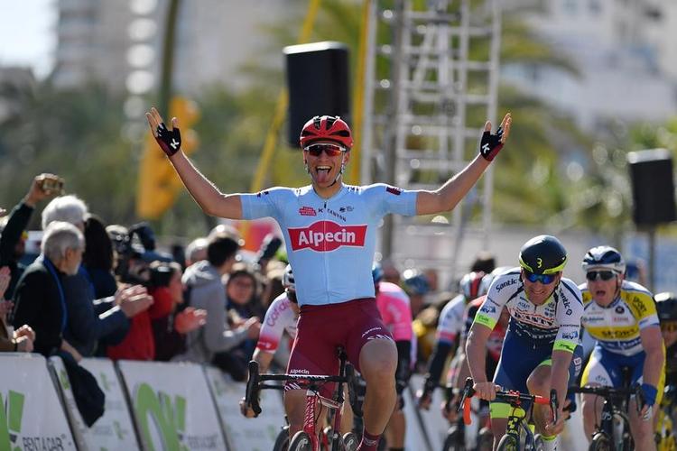 Marcel Kittel jubler over sejren i Trofeo Palma, der er hans første siden starten af marts sidste år. Foto: Katusha-Alpecin. 