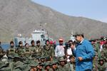Venezuelas præsident Nicolás Maduro, der her taler på en base i Turiamo, påstår at have opbakning fra 2 millioner militærfolk fra reserven. 
 Foto: Handout/Ritzau Scanpix