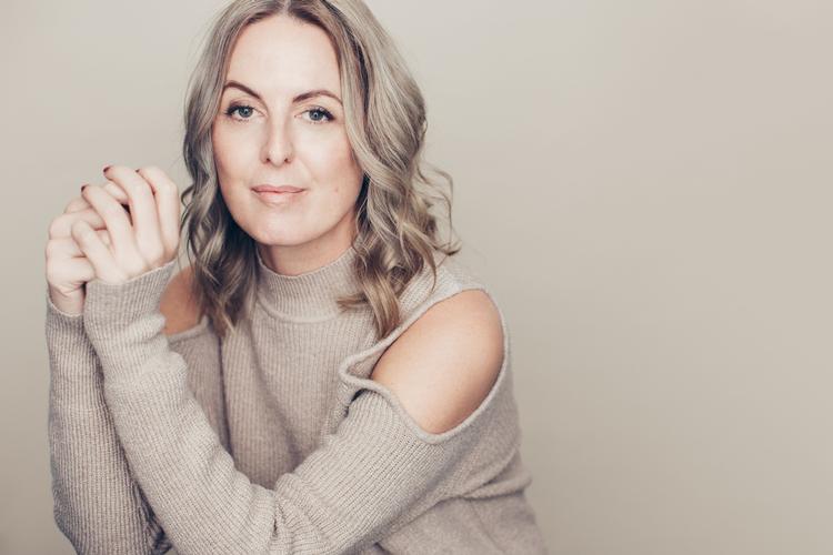 Forfatter Sanne Munk Jensen er selv vokset op i Skagen og har brugt nogle af sine egne erfaringer i romanen 'Tag gaden tilbage', der handler om en gymnasiepige fra Hirtshals. Bogen har hun skrevet sammen med Sarah Engell. Foto: Hein Photography, 2018