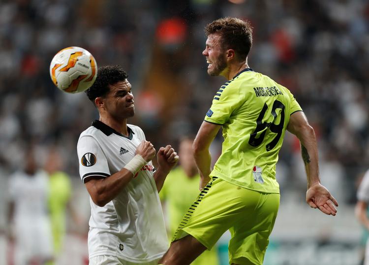 Den 190 cm høje Patrick Mortensen (th.) har en fortid i Fremad Amager, Brøndby og Lyngby. Siden sommeren 2015 har han spillet i Sarpsborg, men er han kommet hjem for at score AGF i medaljeslutspillet.   Foto: Osman Orsal/Ritzau Scanpix