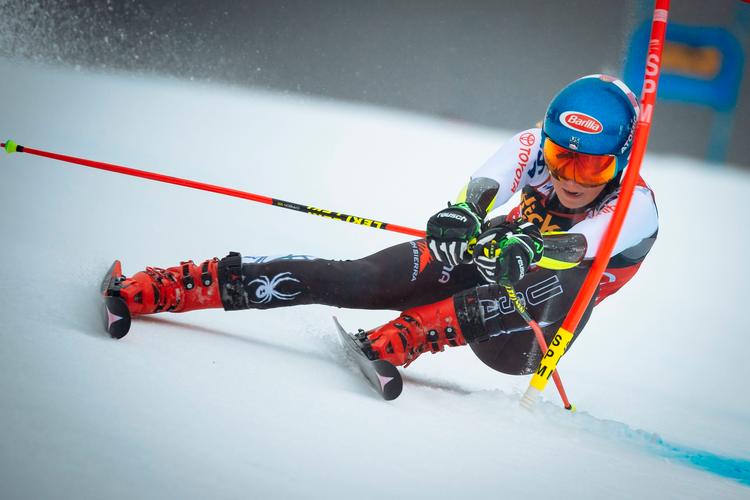 Mikaela Shiffrin for fuld skrue uden om portene på vej mod mål, hvor hun de fleste gange kan kåres som den hurtigste på bjerget. VM i Sverige vil formentlig give samme svar.
    
   Foto: Jure Makovec/Ritzau Scanpix