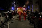 »Dødstallet kan fortsat stige, da der stadig er ild i syvende og ottende etage«, siger en talsmand for brandvæsnet tidligt tirsdag morgen.  Foto: Geoffroy van der Hasselt/Ritzau Scanpix