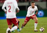 Den danske fodboldkonflikt kulminerede 5. september 2018, da DBU måtte sende et amatørlandshold bestående af spillere fra de lavere rækker og futsal-landsholdet til en officiel landskamp i Slovakiet. Danmarks nødlandshold tabte 3-0. Her er anfører – kan de mon huske, hvad han hedder? – Christian Offenberg fra Avarta i 2. division i færd med at få det danske spil fremad.  Foto: Lars Poulsen/POLFOTO
