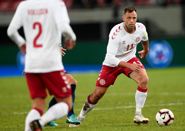 Den danske fodboldkonflikt kulminerede 5. september 2018, da DBU måtte sende et amatørlandshold bestående af spillere fra de lavere rækker og futsal-landsholdet til en officiel landskamp i Slovakiet. Danmarks nødlandshold tabte 3-0. Her er anfører – kan de mon huske, hvad han hedder? – Christian Offenberg fra Avarta i 2. division i færd med at få det danske spil fremad.  Foto: Lars Poulsen/POLFOTO