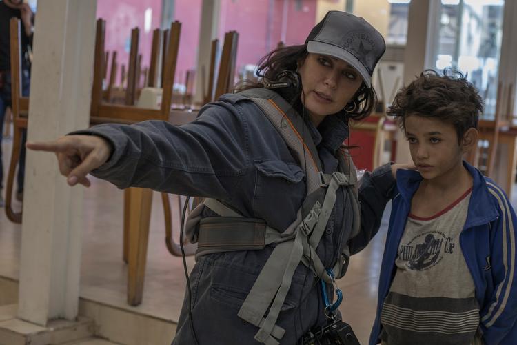 Instruktør Nadine Labaki med den syriske dreng Zain Al Rafeea, som spiller hovedrollen i 'Kapernaum'. Foto: Fares Sokhon