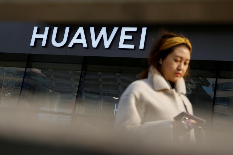 Kinesiske arbejdere fragtes ind til Huaweis operationer på det europæiske marked. Men ikke altid med de fornødne arbejds- og opholdstilladelser. I nu to omgange har Huawei i Danmark brugt ulovlig arbejdskraft.  Foto: Thomas Peter (arkiv)/Ritzau Scanpix