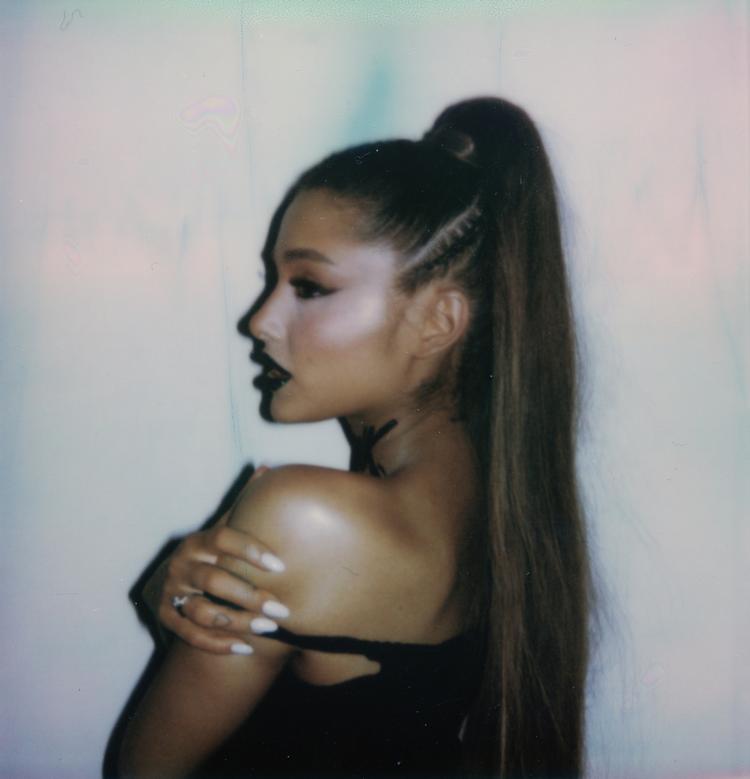 Ariana Grande står efterhånden tilbage som SoMe-generationens største popstjerne. Nu udkommer hun med sit femte album, 'Thank U, Next'. Foto: Universal