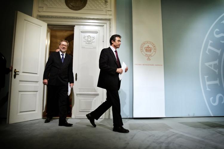 Statsminister Anders Fogh Rasmussen (V) og udenrigsminister Per Stig Møller (K) til pressemøde i 2007om tilbagetrækningen af de danske soldater i Irak . Foto: Jens Dresling/POLFOTO