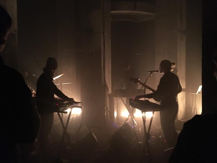 Bandet Lowly har udnyttet den særlige akustik i vandtårnet til at indspille deres nye album.  Foto: Jenny Marie Kruse