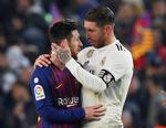 Barcelonas Lionel Messi og Real Madrids Sergio Ramos takker for kampen.
   Foto: Albert Gea/Ritzau Scanpix
