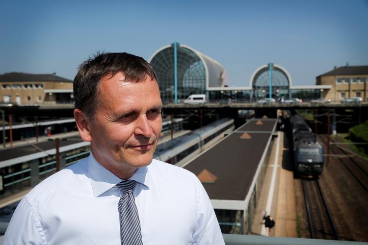 Flemming Jensen, administrerende direktør i DSB, vil bekæmpe passagertilbagegangen med flere billige billetter. Foto: Jens Dresling/POLFOTO
