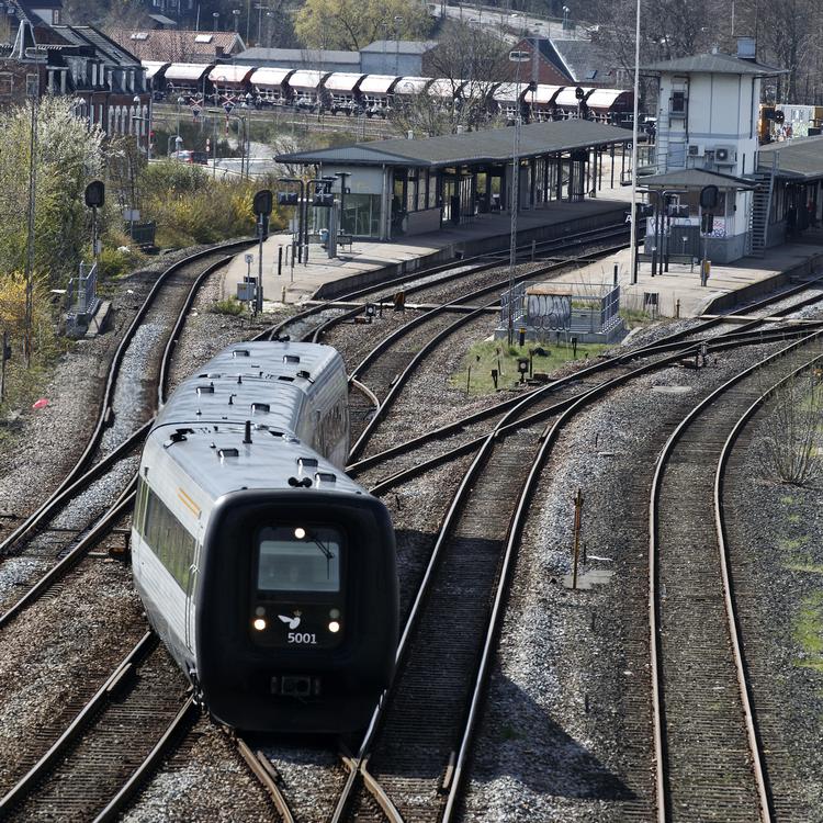 Det var her ved Vejle Station, at uheldet med et fjernvarmerør skete. Foto: Jens Dresling/POLFOTO