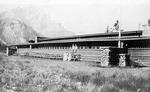 Pavillonen i Banff, Canada, cirka otte år før den blev revet ned. 
   Foto: Mather family/wikimedia Commons