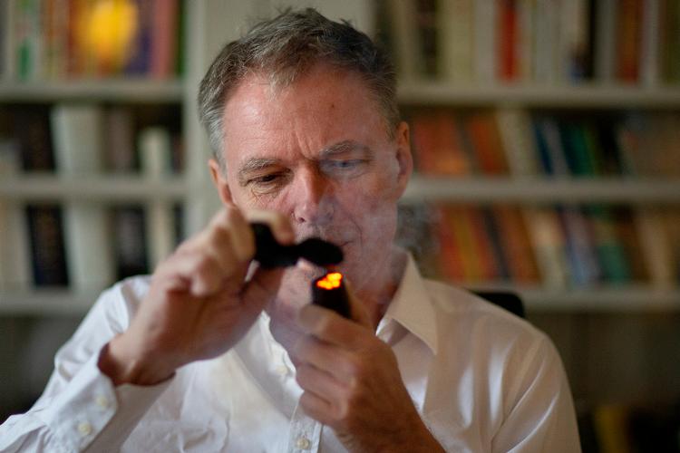 Piberygende Klaus Riskær Pedersen regner med at have de krævede 20.000 underskrifter, så han kan stille op til Folketinget, inden måneden er omme.   Foto: Finn Frandsen/POLFOTO