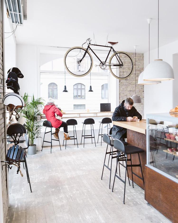 Var det noget med en avocadomad, et glad naturvin eller en jazzkoncert, mens du venter på, at din cykel bliver lappet? Hos Wecycle kan du få det hele.  Pr-foto Wecycle