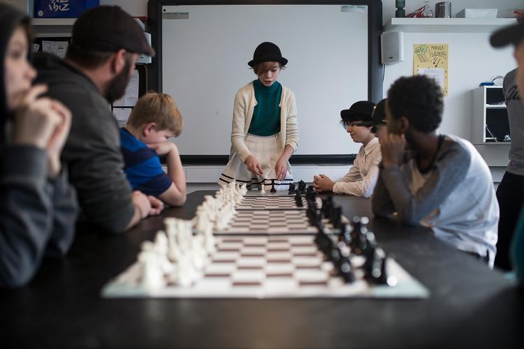 40 elever fra Dagskolen Vikasku deltog i Skolernes Skakdag. Fortknight-skak var det nye på programmet. 
   Foto: Jens Hartmann Schmidt/POLFOTO