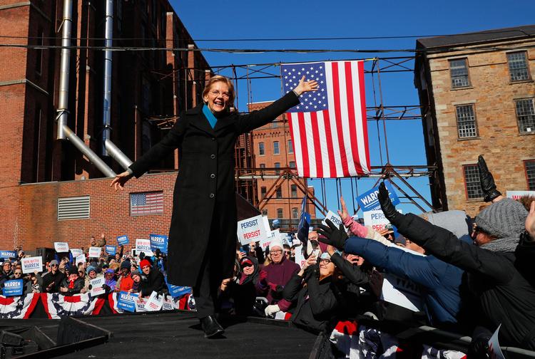 
    Potential 2020 Democratic presidential nomination candidate U.S. Senator Elizabeth Warren (D-MA) waves at the crowd ahead of a campaign rally in Lawrence, Massachusetts, U.S. February 9, 2019. REUTERS/Brian Snyder
   Foto: Brian Snyder/Ritzau Scanpix