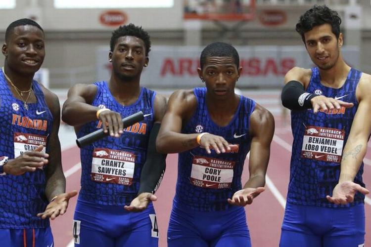 Efter at have løbet på den hurtigste europæiske tid i år på 200 meter, var Benjamin Vedel (yderst til venstre) med til at vinde 4x400 meter med Florida Gators. Foto: Zach Dirlam/Florida Gators
