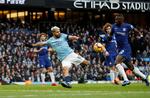 Sergio Agüero var svær at styre søndag aften på Etihad Stadium. Her scorer han til 3-0 mod Chelsea, der oplevede en meget hård første halvleg.
   Foto: Carl Recine/Ritzau Scanpix