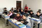 Studerende på en muslimsk skole i Xinjiang-regionen får undervisning og vises frem på en rundtur i regionen arrangeret af de kinesiske myndigheder. 
    Foto: Ben Blanchard/Ritzau Scanpix