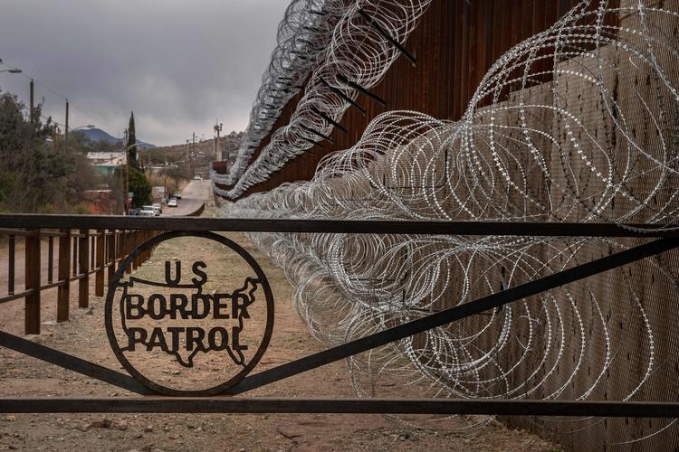 Grænsen er godt beskyttet mod Mexico i Nogales, Arizona. Foto: Ariana Drehsler/Ritzau Scanpix