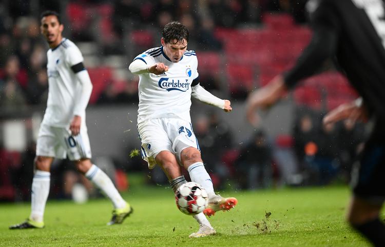 Robert Skov scorer til 3-0 for FCK.
   Foto: Lars Poulsen/POLFOTO