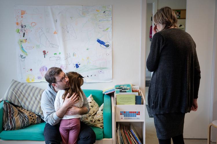 De tre ekstra pædagoger i Børnehuset Stoppestedet giver ekstra råderum og tid til relationsarbejde med børnene.  Foto: Emma Sejersen/POLFOTO