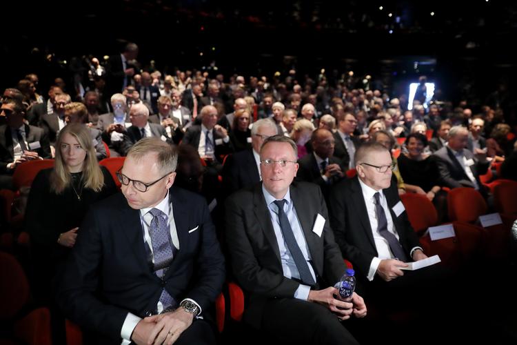 Årsmøde i bankernes brancheorganisation, Finans Danmark, blev afholdt i Skuespilhuset i København. Til venstre Finans Danmarks formand, koncernchef Michael Rasmussen, i midten Socialdemokraternes Morten Bødskov og til højre Nationalbankdirektør Lars Rohde. Foto: Jens Dresling/POLFOTO