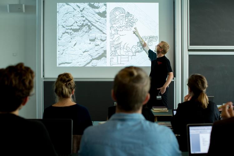 Forskere i lande som Iran, Tyrkiet og Kina er særligt plagede. Her arbejder de under konstant overvågning, og træder de ved siden af, risikerer de straf. I Tyrkiet har 6.000 akademikere mistet deres arbejde efter militærkuppet i 2016. Formentlig fordi de har kritiseret regeringen.  Foto: Mads Nissen/POLFOTO