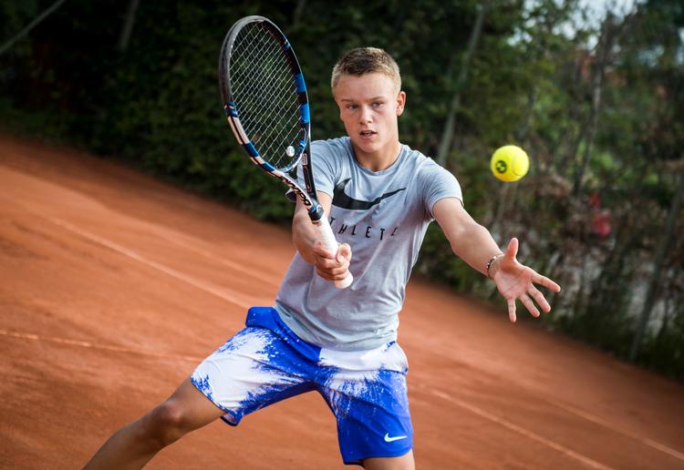 Holger Rune, der i januar var med i juniorrækken ved Australian Open, jager i øjeblikket succes ved turneringer i det sydøstlige Brasilien.   Foto: Jonas Olufson/POLFOTO