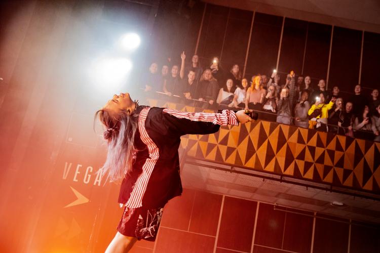 Det amerikanske stjerneskud Billie Eilish er kun 17 år og kendt for sin emotionelle stil og for at spejle sin generation med sine sange. Foto: Jens Hartmann Schmidt/POLFOTO