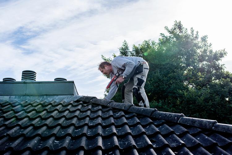 
Da regeringen havde planer om at fremrykke stigningen i pensionsalderen for et par år siden, talte Politiken med tømrer Ole Estland, der som 58-årig  gik hjem fra arbejde med smerter og følte, at der var lang tid til pensionering.
   Arkivfoto Maud Lervik