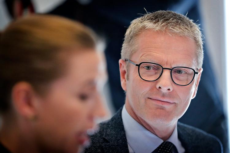 I flere år har Socialdemokratiets sundhedsordfører Flemming Møller Mortensen tordnet mod regeringens tobakspolitikken. Men han har endnu ikke kunne få formand Mette Frederiksen til at lægge sig fast på tobaksprisen af frygt vælgerne. Foto: Jens Dresling/POLFOTO