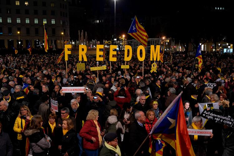 Tidligere på ugen var der en demonstration i Barcelona imod retssagen ved højesteret mod de 12 tidligere ministre, toppolitikere og ledere af separatistbevægelser.  Foto: Lluis Gene/Ritzau Scanpix Foto: Lluis Gene/Ritzau Scanpix