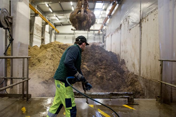 Biogasanlægget Nature Energy Midtfyn laver gas af en blanding af gylle, dybstrøelse og madaffald. Foto: Louise Herrche Serup/POLFOTO